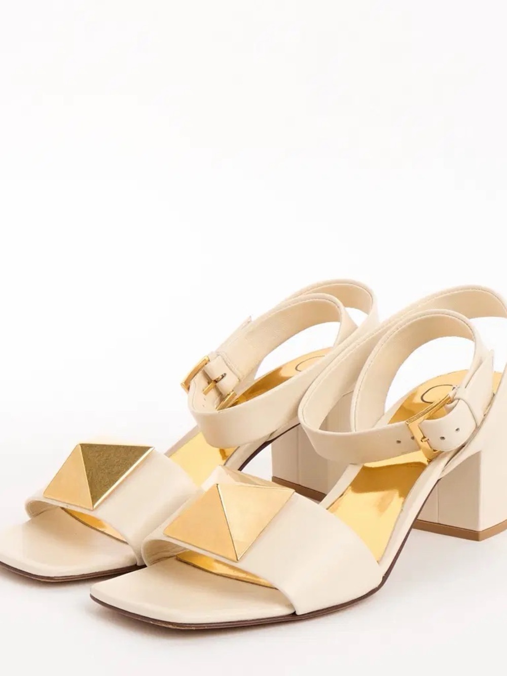 Valentino Garavani One Stud Block Heel Sandal. 39.